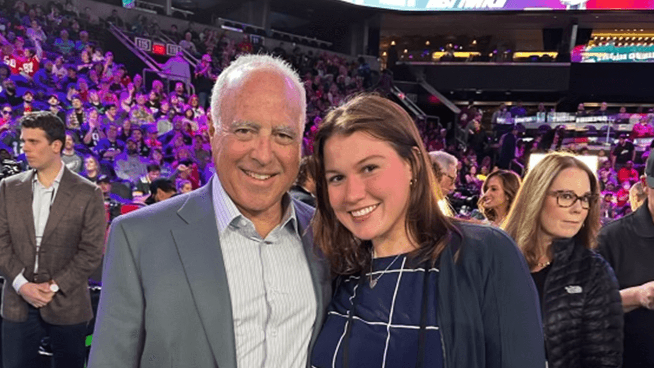 MacManus snaps a photo with Philadelphia Eagles owner Jeffrey Lurie.