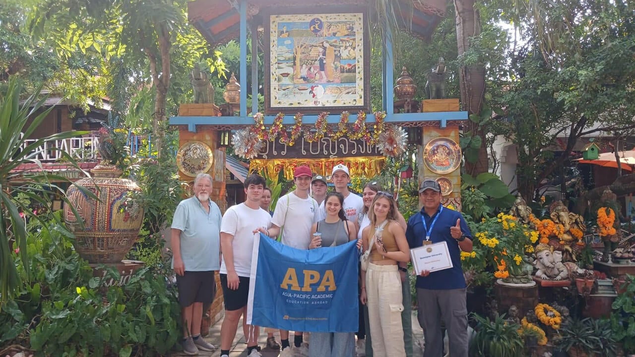 Quinnipiac business class taking a group photo in Vietnam