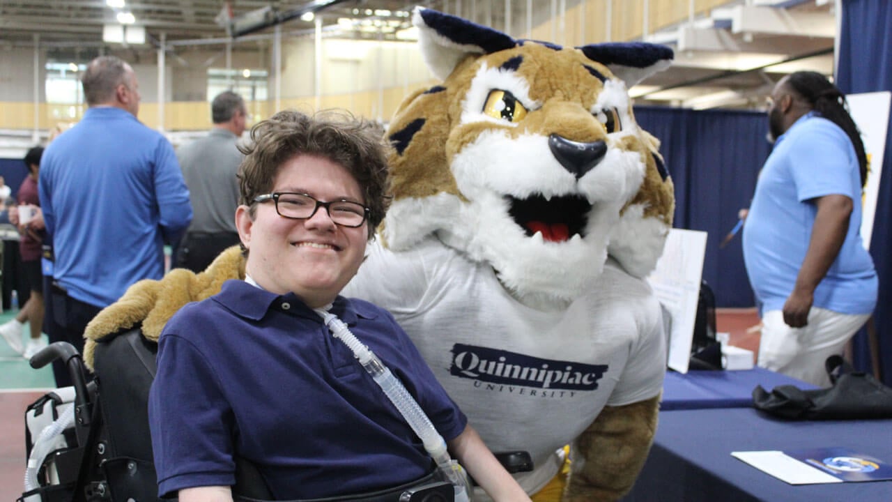 Boomer poses with a Quinnipiac Orientation student