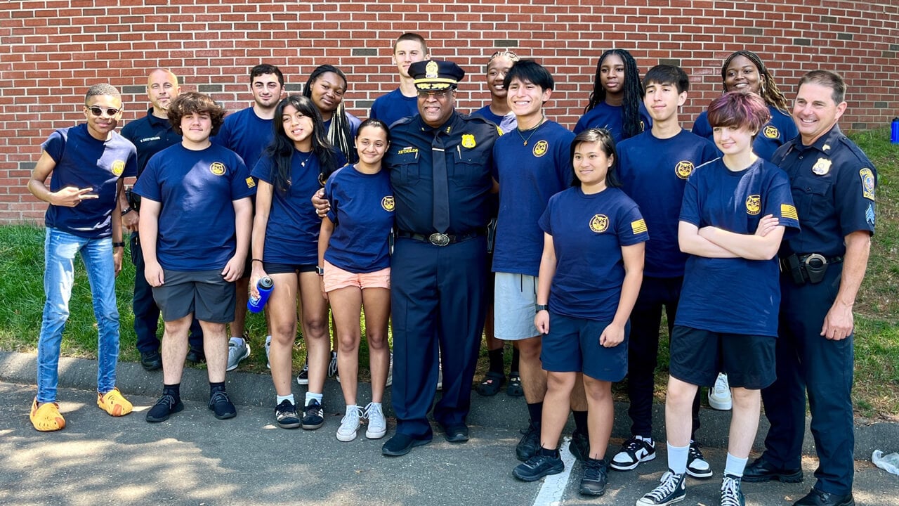 Students stand with Hamden Police Chief